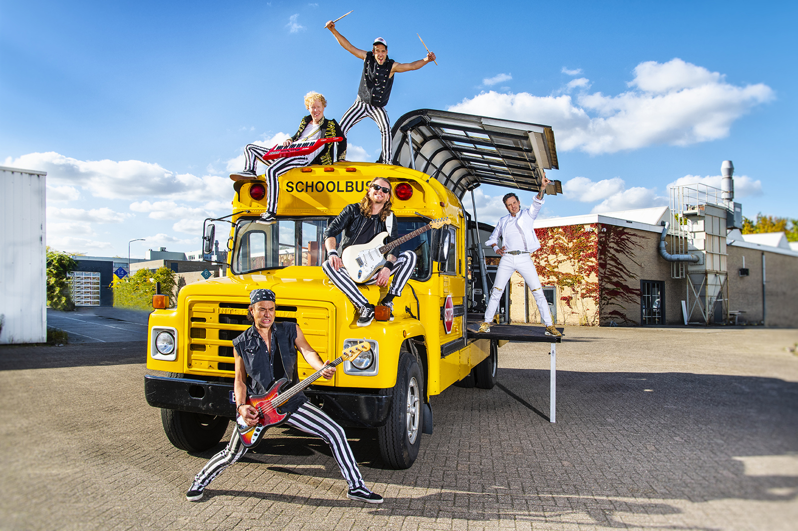 Hippe gasten schoolbus