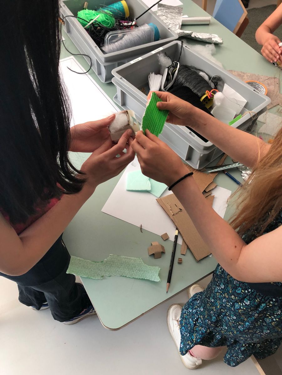 Oversteek bezoekt Design museum