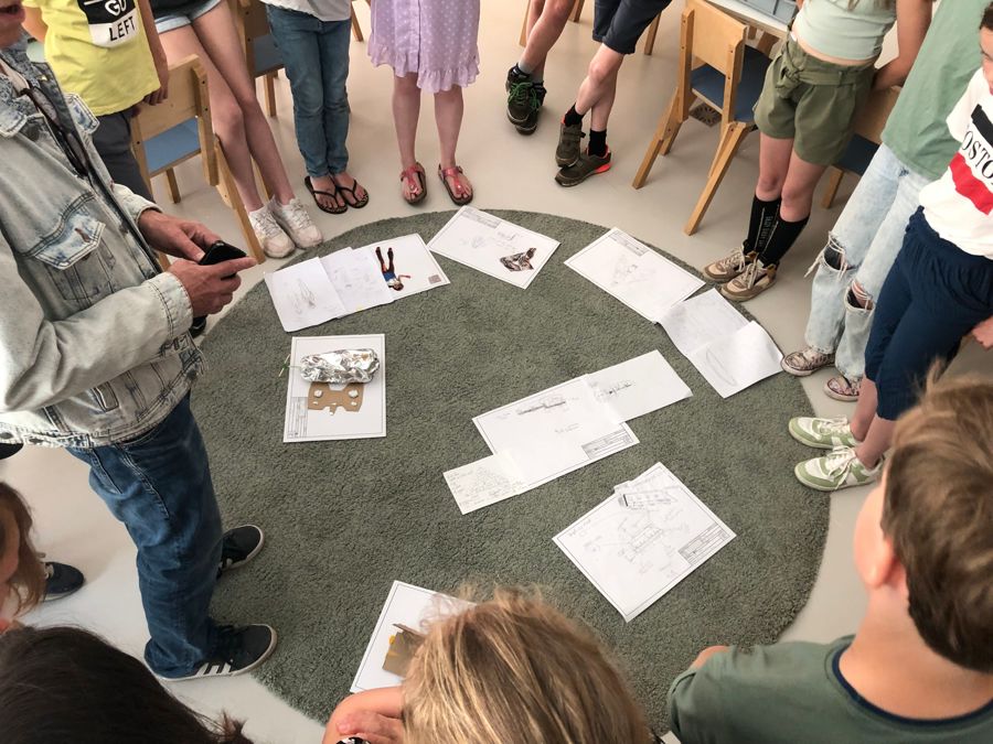 Oversteek bezoekt Design museum